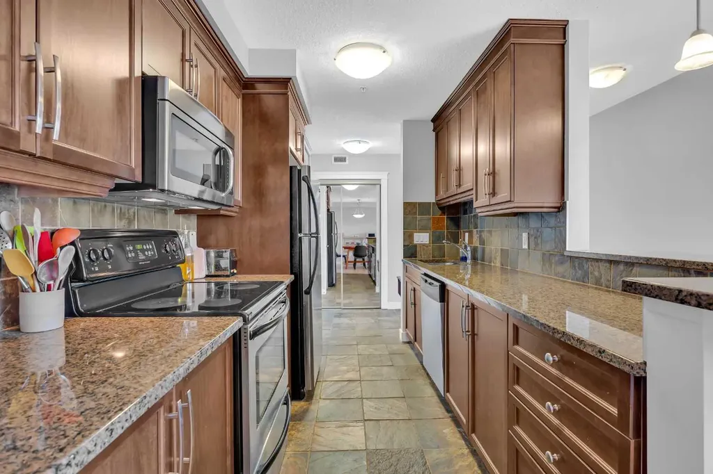 725 4 Street NE Calgary AB T2E 3S7