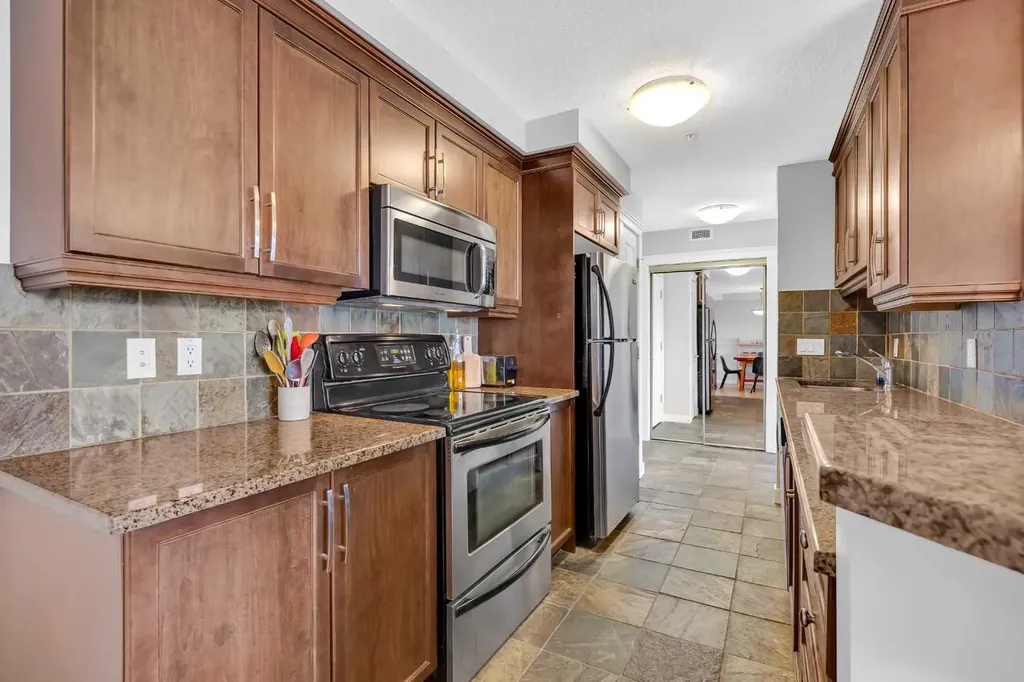 725 4 Street NE Calgary AB T2E 3S7