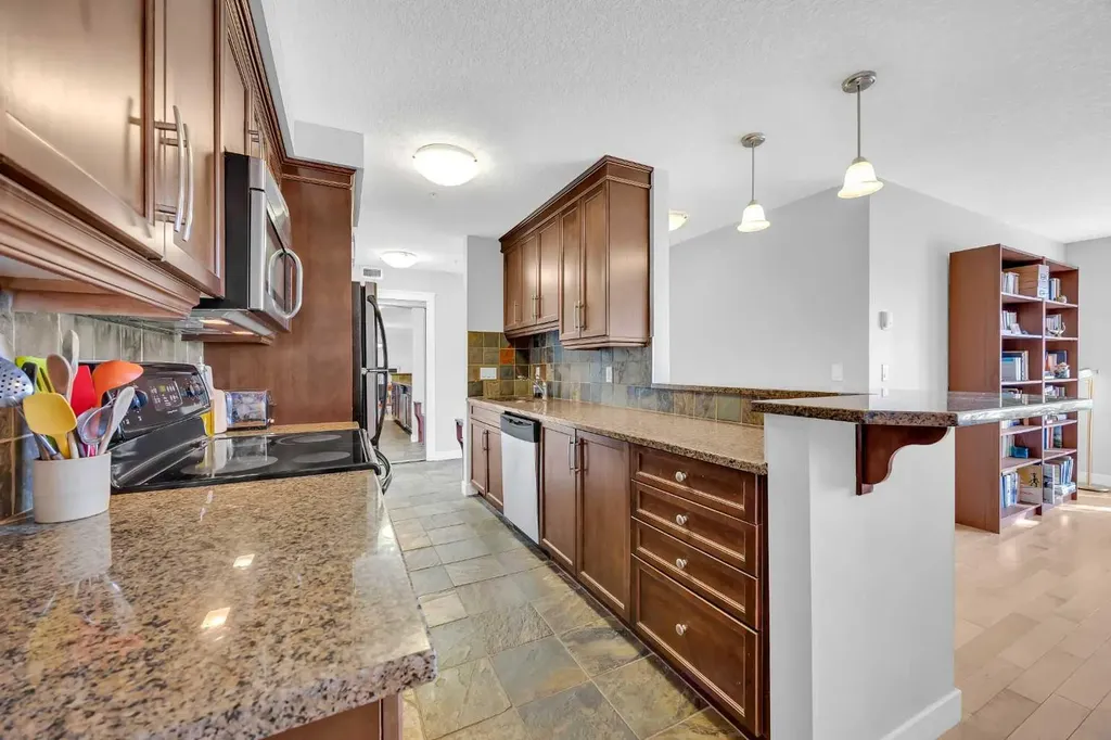 725 4 Street NE Calgary AB T2E 3S7