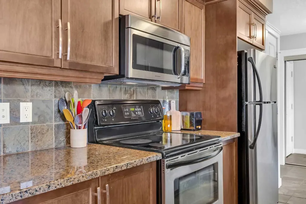 725 4 Street NE Calgary AB T2E 3S7