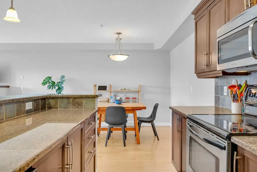 725 4 Street NE Calgary AB T2E 3S7