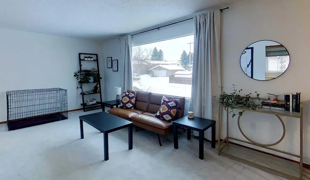 5402 12 Avenue Edson AB t7e1j8