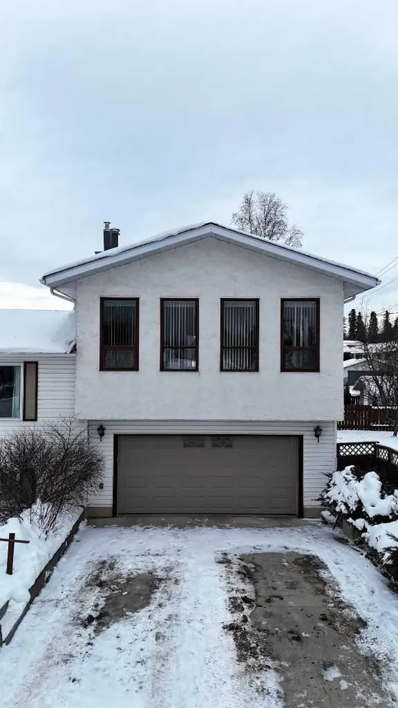 5402 12 Avenue Edson AB t7e1j8
