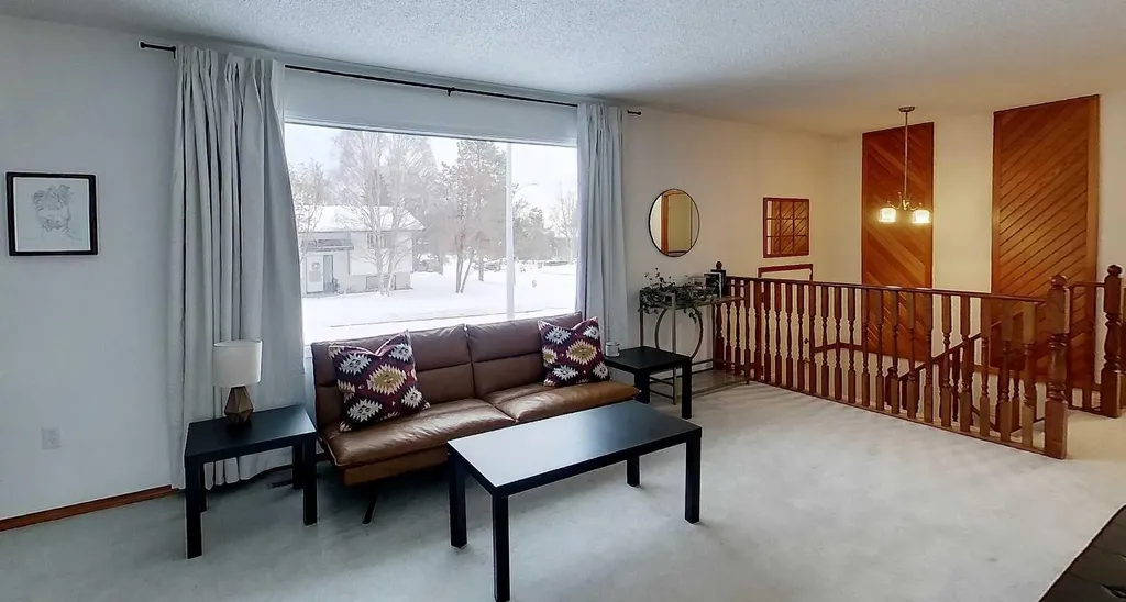 5402 12 Avenue Edson AB t7e1j8