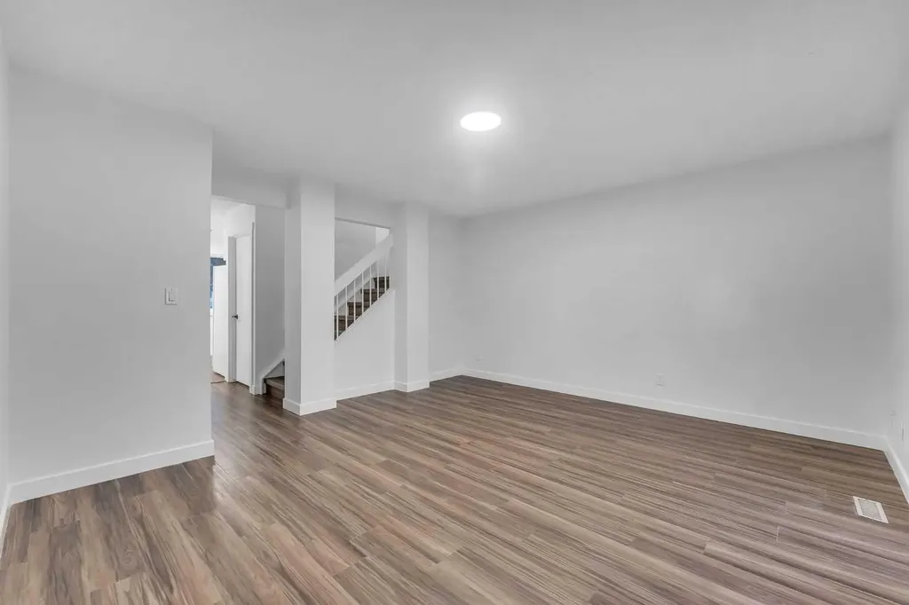 429 Georgian Villas NE Calgary AB T2A 7E3