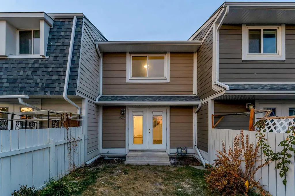 429 Georgian Villas NE Calgary AB T2A 7E3