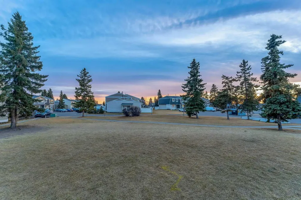 429 Georgian Villas NE Calgary AB T2A 7E3