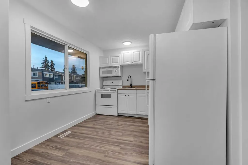 429 Georgian Villas NE Calgary AB T2A 7E3