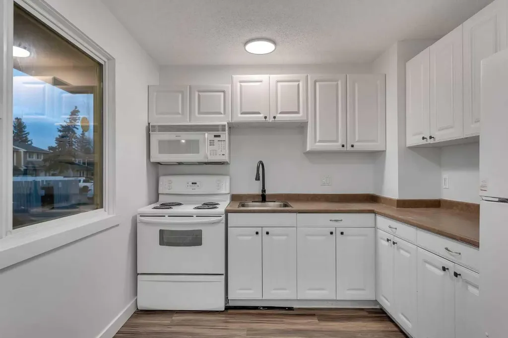 429 Georgian Villas NE Calgary AB T2A 7E3