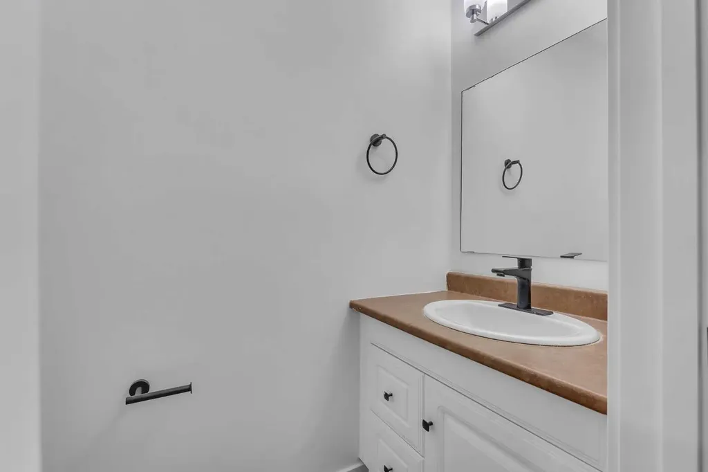 429 Georgian Villas NE Calgary AB T2A 7E3