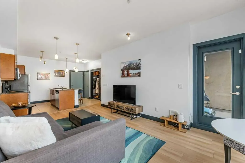 2307 14 Street SW Calgary AB T2T 3T5
