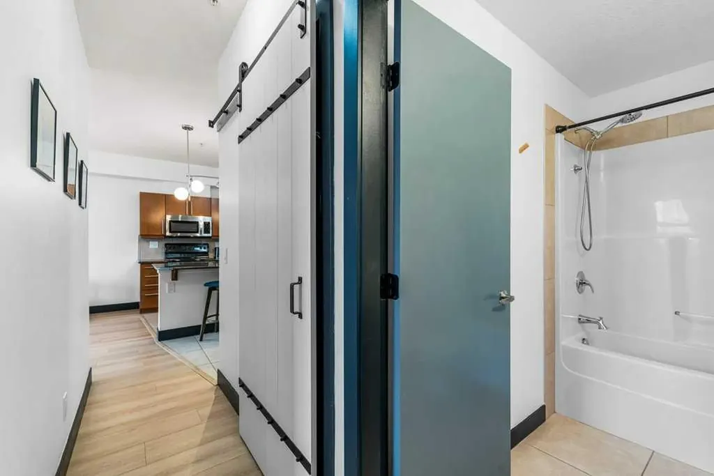 2307 14 Street SW Calgary AB T2T 3T5