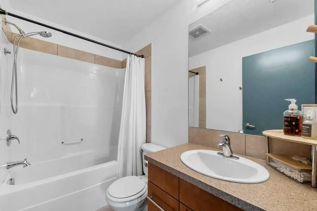 2307 14 Street SW Calgary AB T2T 3T5