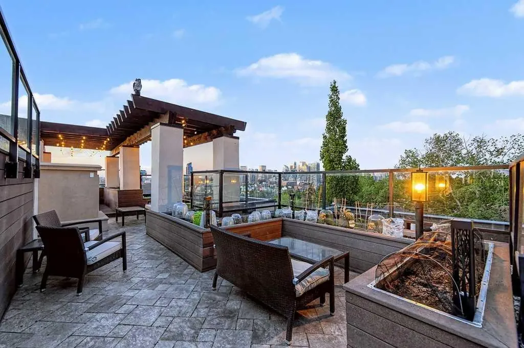 2307 14 Street SW Calgary AB T2T 3T5