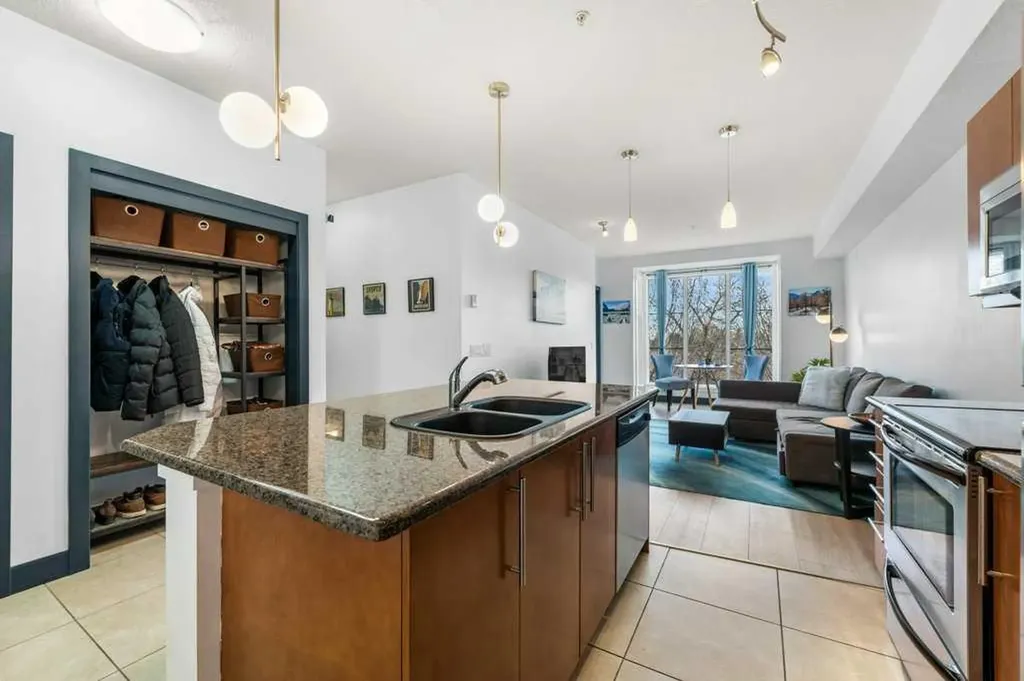 2307 14 Street SW Calgary AB T2T 3T5
