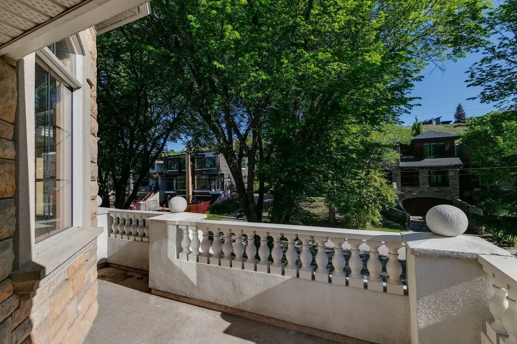 2609 7 Avenue NW Calgary AB T2N 1A6