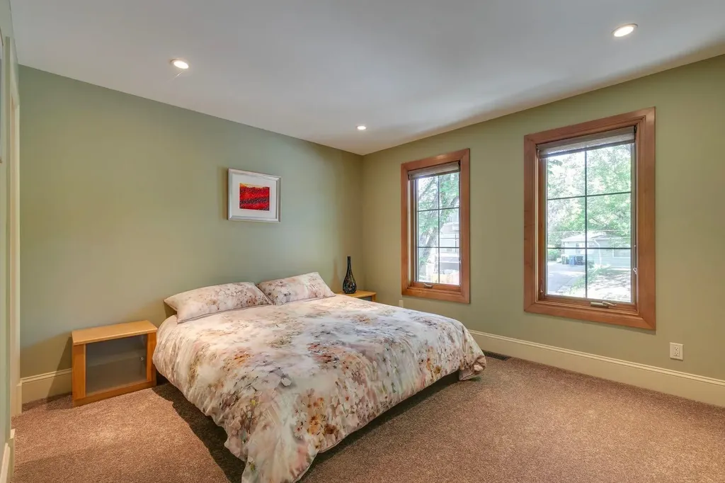 2609 7 Avenue NW Calgary AB T2N 1A6