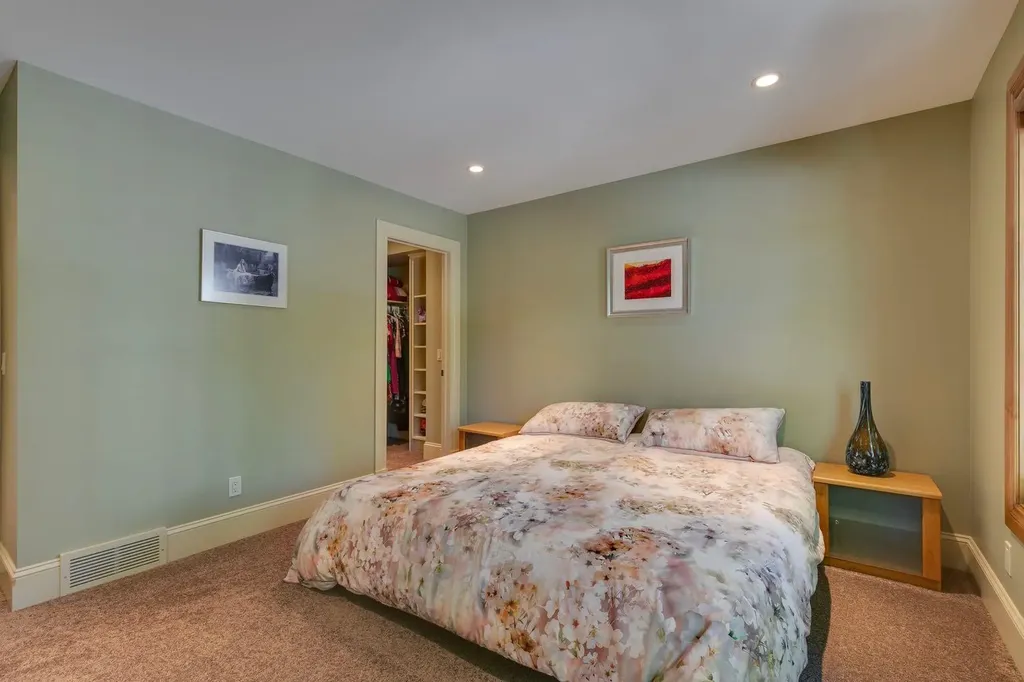 2609 7 Avenue NW Calgary AB T2N 1A6