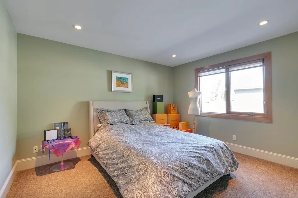 2609 7 Avenue NW Calgary AB T2N 1A6