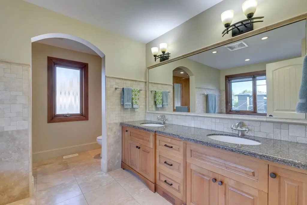 2609 7 Avenue NW Calgary AB T2N 1A6