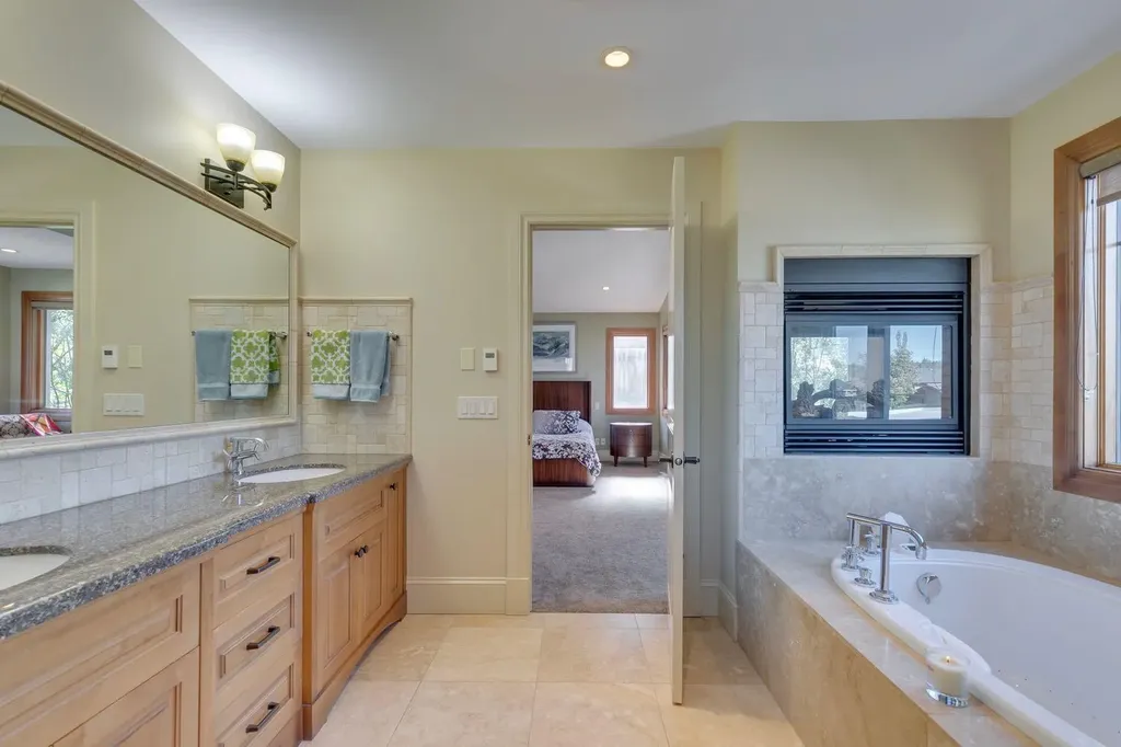 2609 7 Avenue NW Calgary AB T2N 1A6