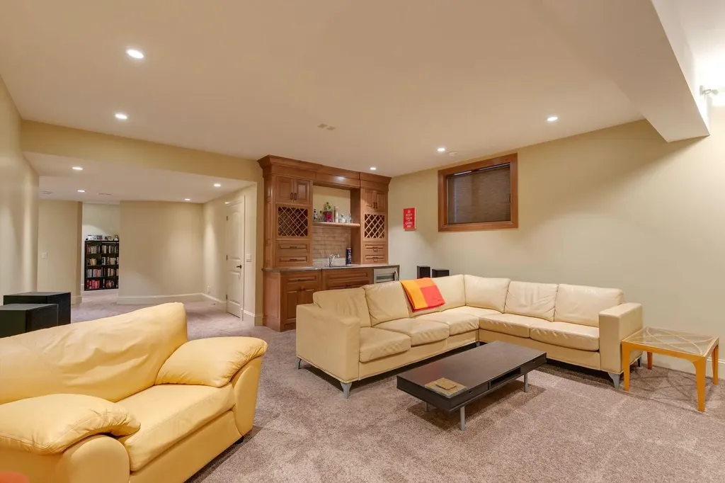 2609 7 Avenue NW Calgary AB T2N 1A6