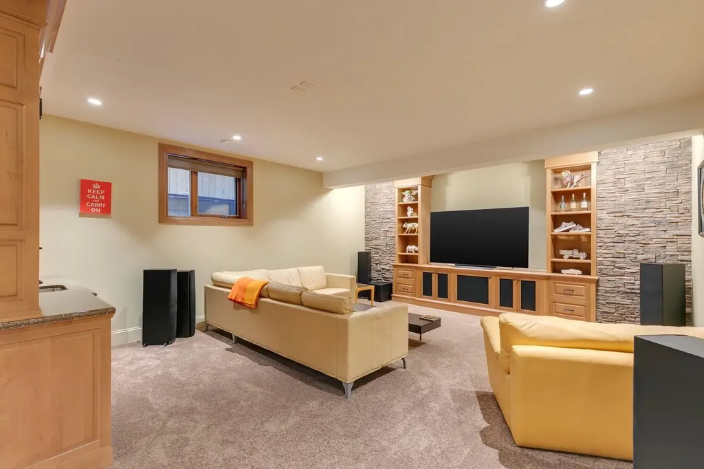 2609 7 Avenue NW Calgary AB T2N 1A6
