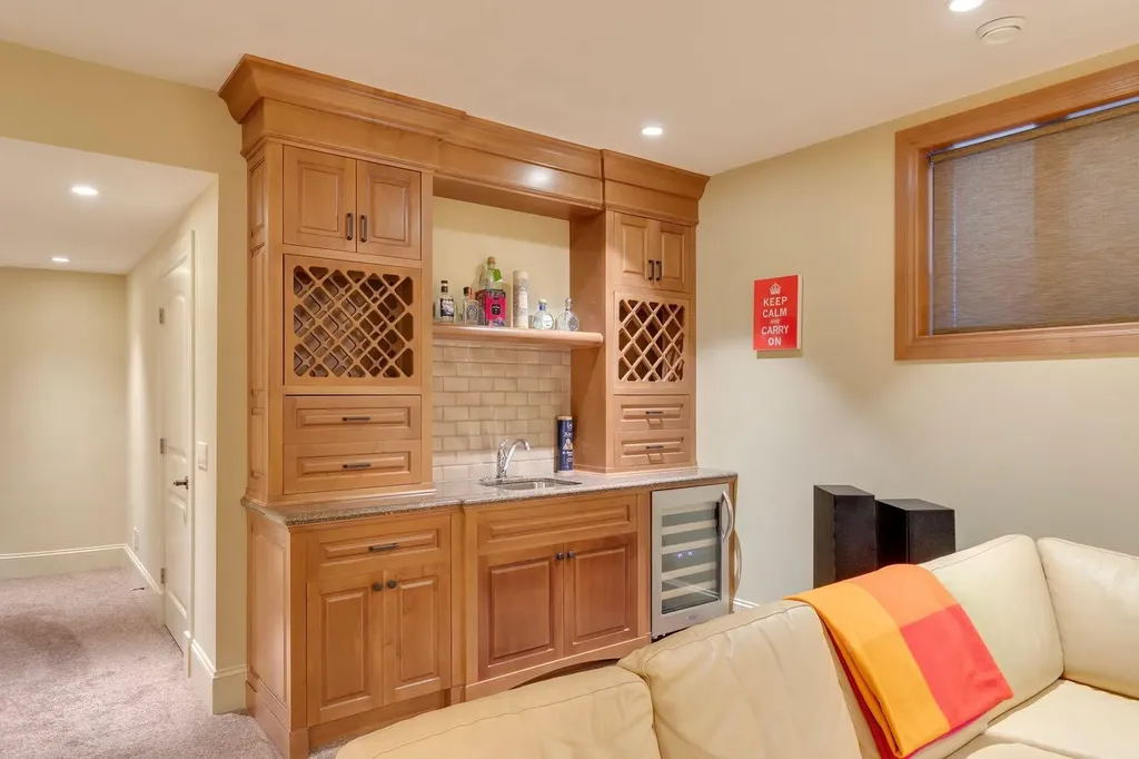 2609 7 Avenue NW Calgary AB T2N 1A6