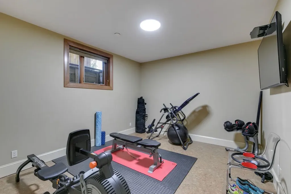 2609 7 Avenue NW Calgary AB T2N 1A6