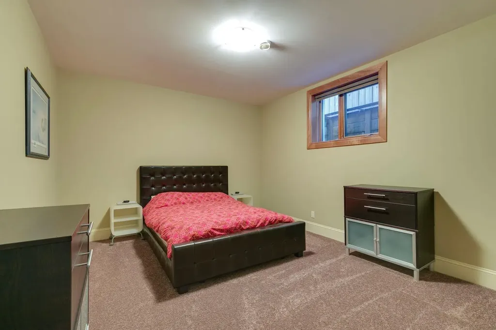 2609 7 Avenue NW Calgary AB T2N 1A6