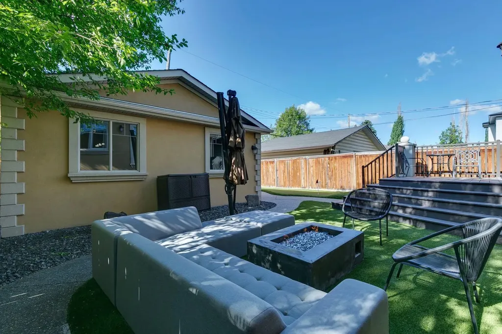 2609 7 Avenue NW Calgary AB T2N 1A6