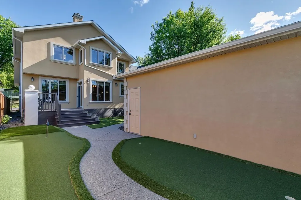 2609 7 Avenue NW Calgary AB T2N 1A6