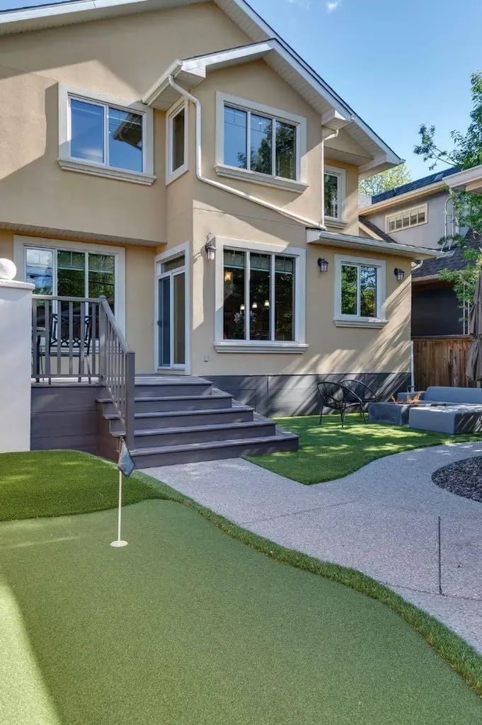 2609 7 Avenue NW Calgary AB T2N 1A6