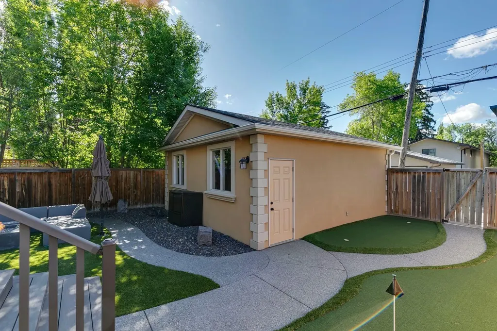 2609 7 Avenue NW Calgary AB T2N 1A6