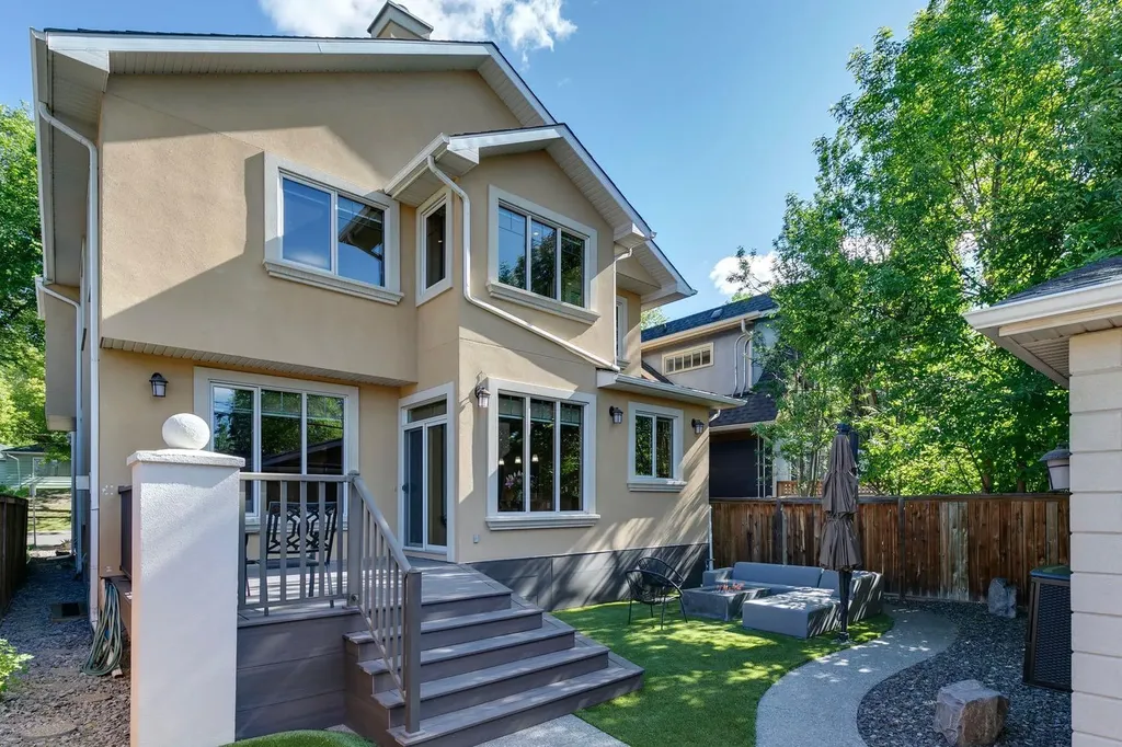2609 7 Avenue NW Calgary AB T2N 1A6