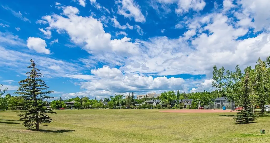 2609 7 Avenue NW Calgary AB T2N 1A6