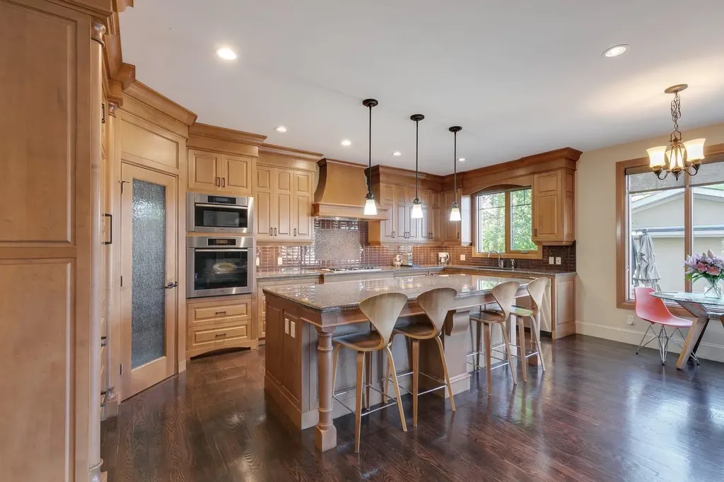 2609 7 Avenue NW Calgary AB T2N 1A6