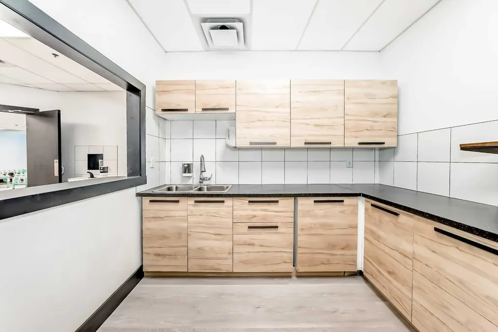 1015 Centre Street NW Calgary AB T2E 2P8