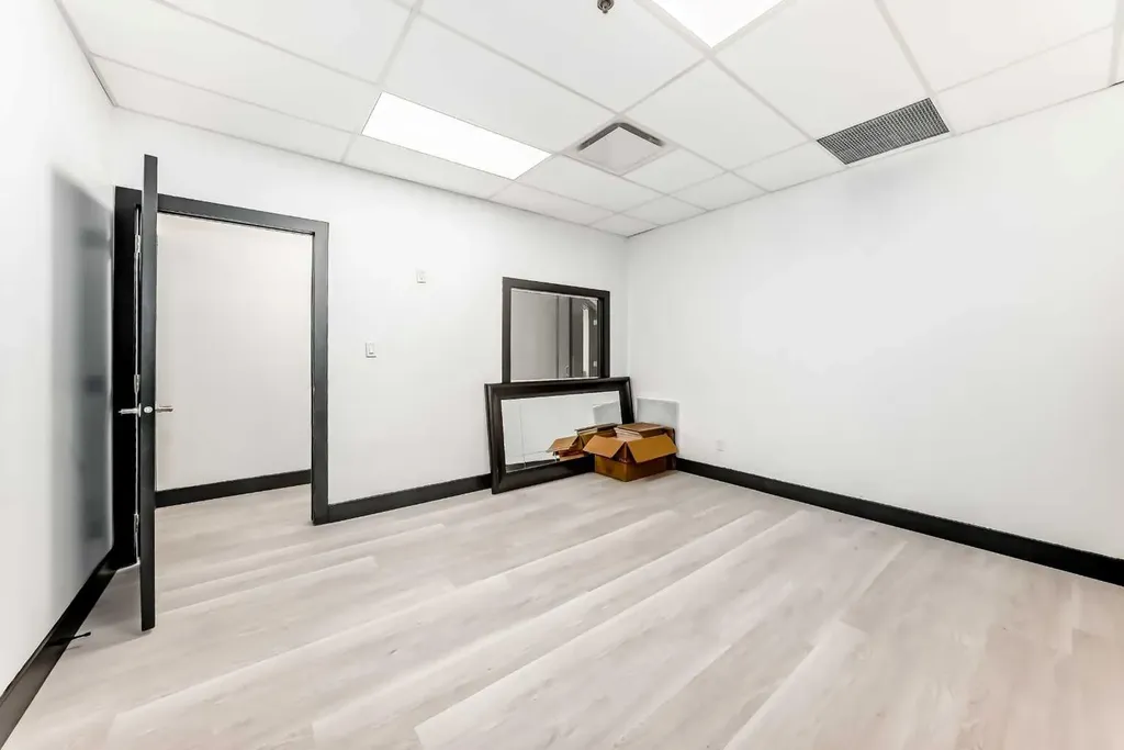 1015 Centre Street NW Calgary AB T2E 2P8