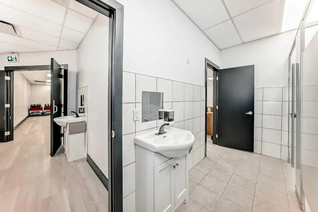 1015 Centre Street NW Calgary AB T2E 2P8