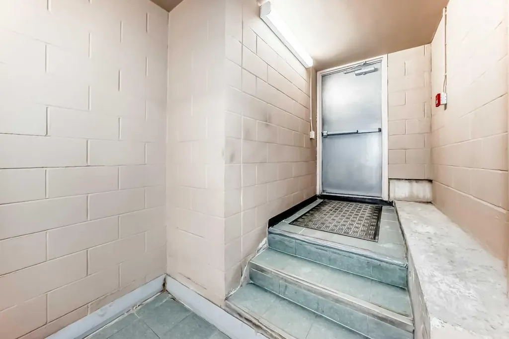 1015 Centre Street NW Calgary AB T2E 2P8