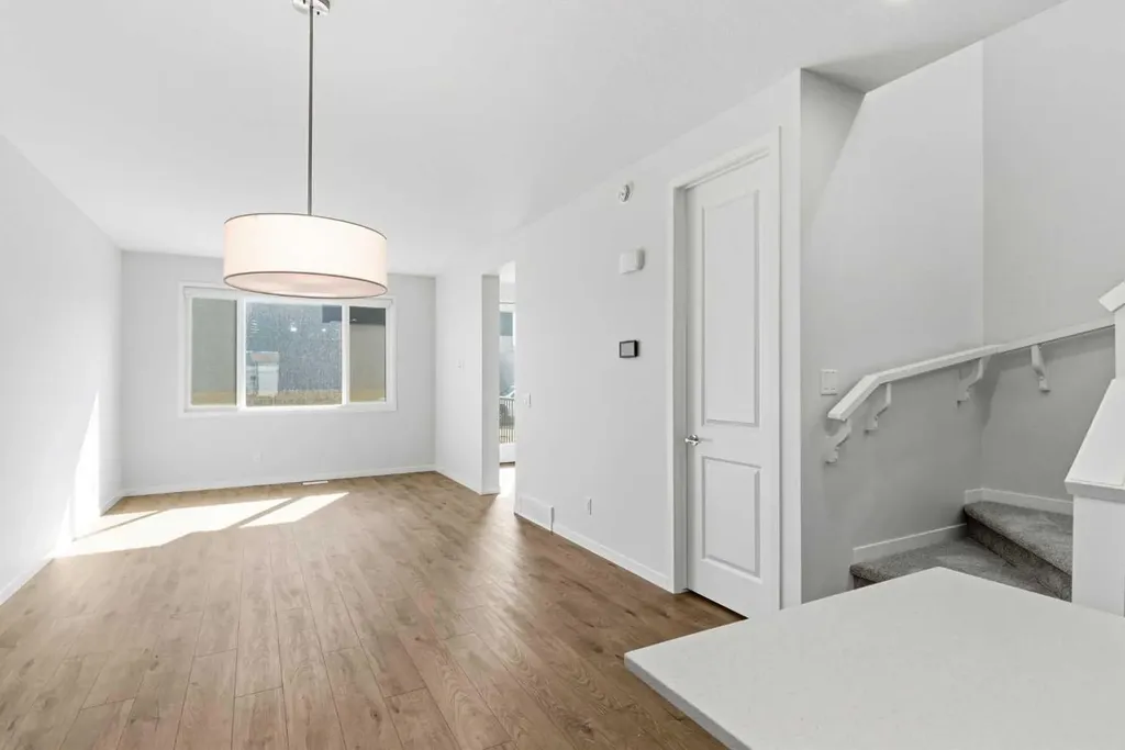 107 Royston Way NW Calgary AB T3L 0M4