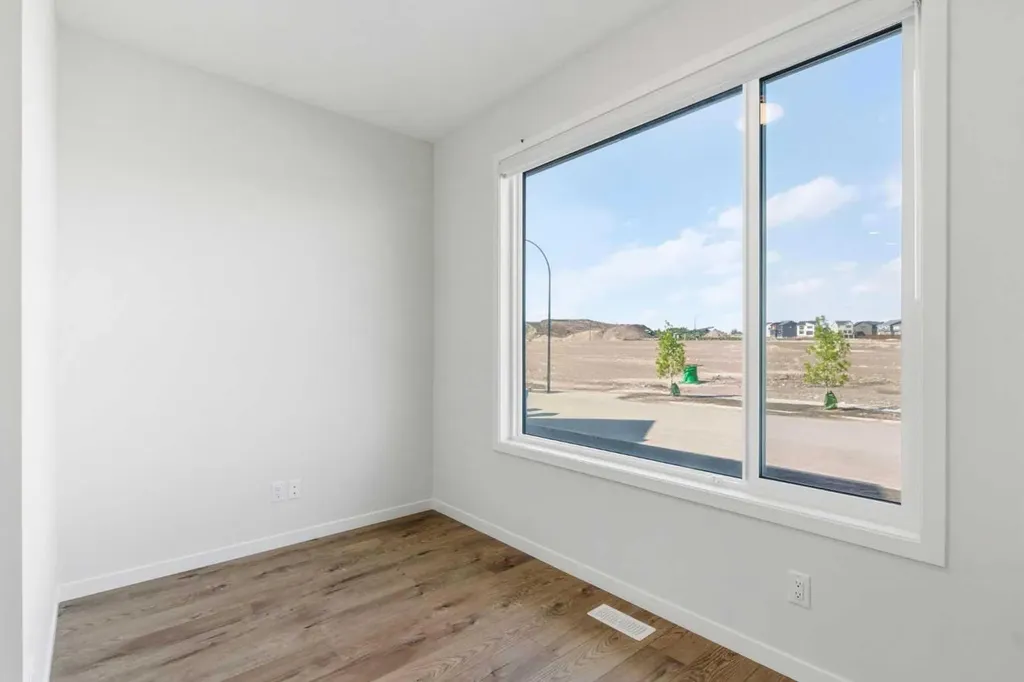 107 Royston Way NW Calgary AB T3L 0M4