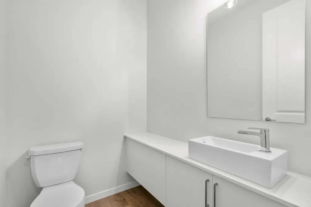 107 Royston Way NW Calgary AB T3L 0M4