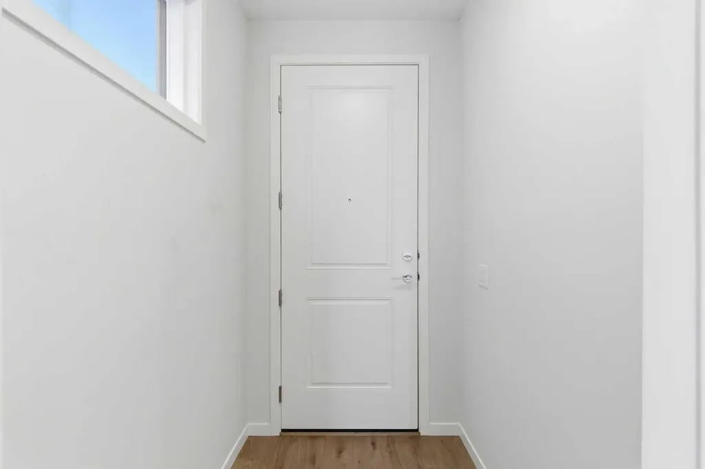 107 Royston Way NW Calgary AB T3L 0M4