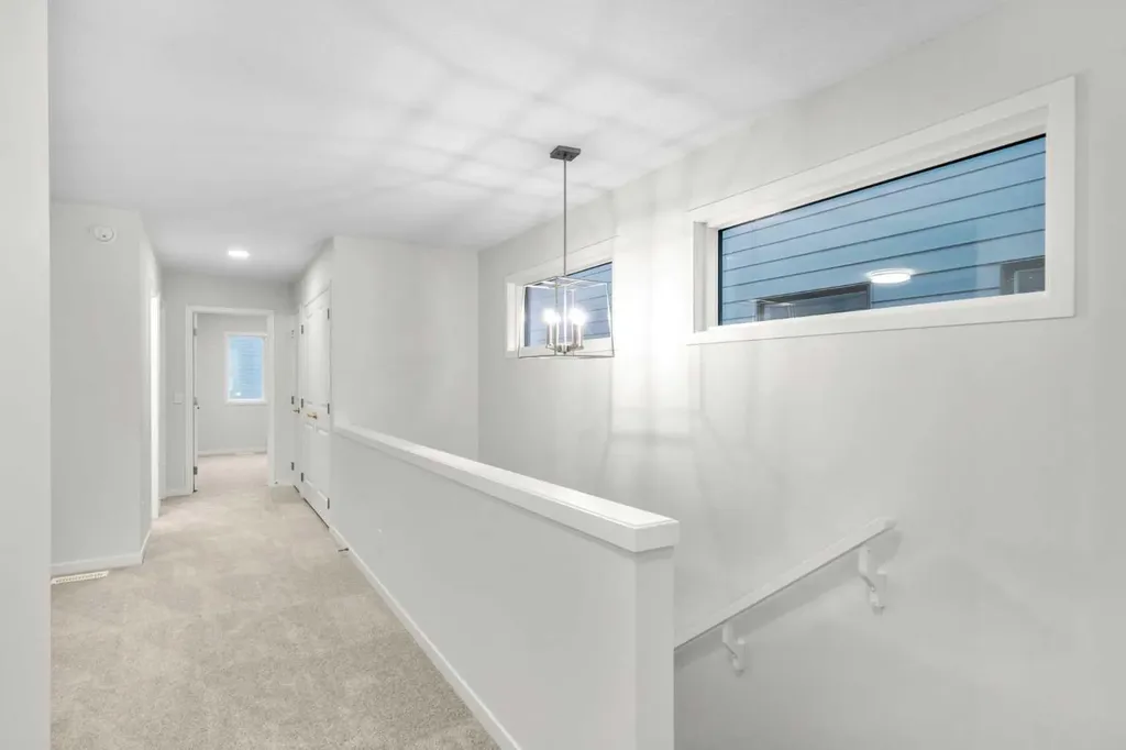 107 Royston Way NW Calgary AB T3L 0M4
