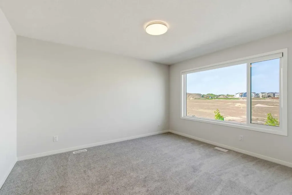 107 Royston Way NW Calgary AB T3L 0M4