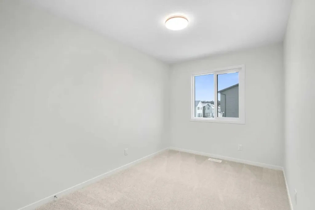 107 Royston Way NW Calgary AB T3L 0M4