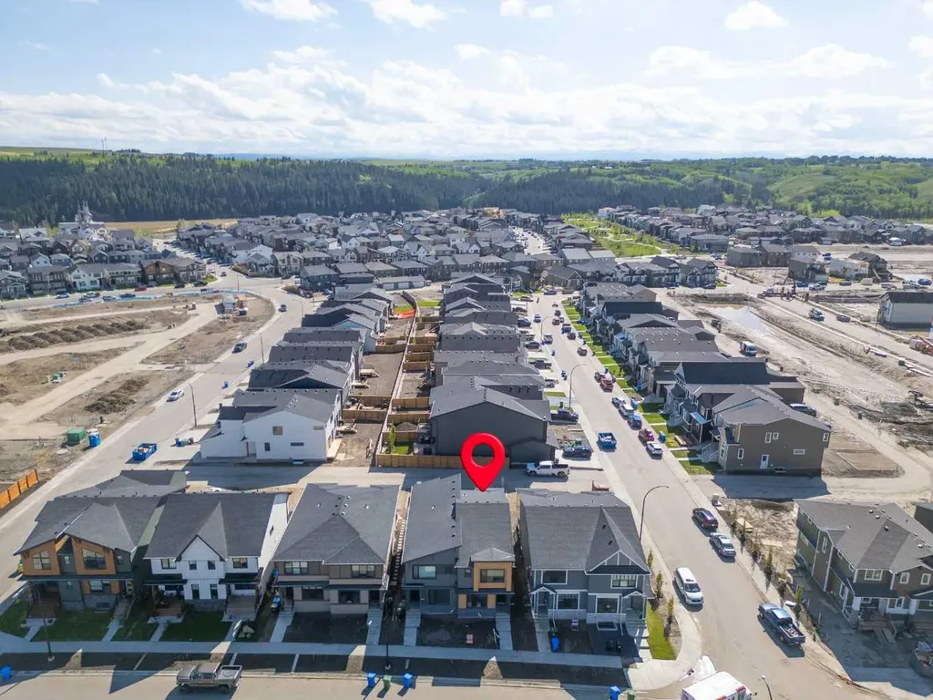 107 Royston Way NW Calgary AB T3L 0M4