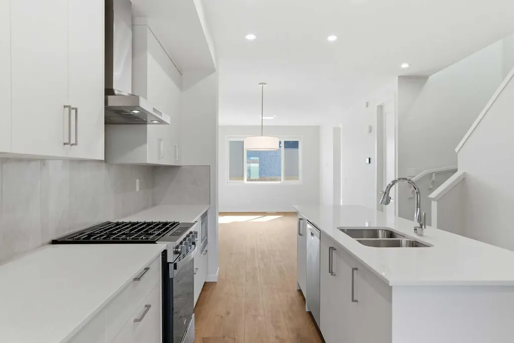 107 Royston Way NW Calgary AB T3L 0M4
